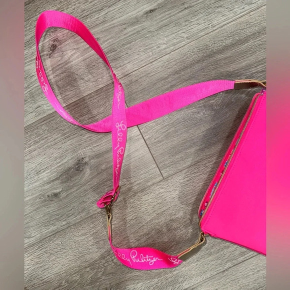 Lilly Pulitzer Giavanna Pink
Neoprene Crossbody Bag - Picture 14 of 14